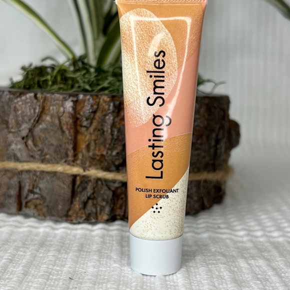 Lasting Smiles Polish Exfoliant Lip Scrub - Picture 4 of 4